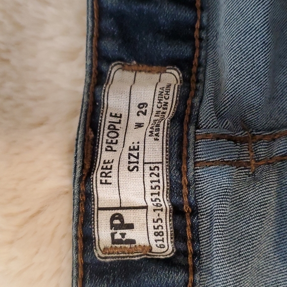 Free People Busted Knee distressed skinny jeans - Picture 3 of 4